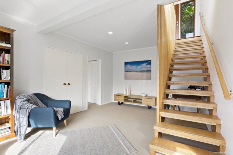Photo of property in 33 Newport Terrace, Seatoun, Wellington, 6022