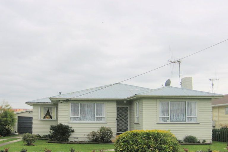 Photo of property in 21 Cook Street, Foxton, 4814