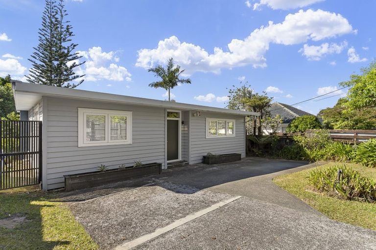 Photo of property in 11 Golf Road, New Lynn, Auckland, 0600