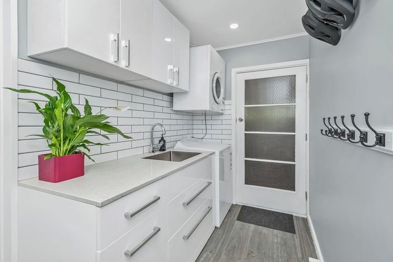 Photo of property in 413 Yaldhurst Road, Russley, Christchurch, 8042