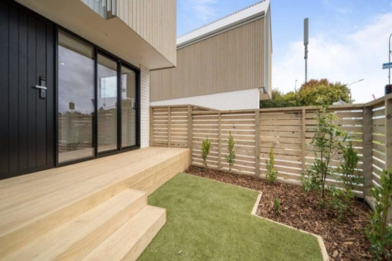 Photo of property in 8/39 Pakuranga Road, Pakuranga, Auckland, 2010