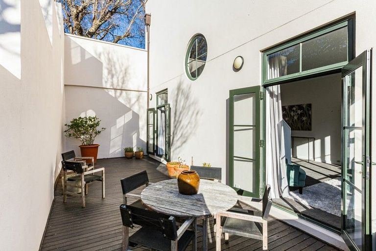 Photo of property in 10 Upland Road, Kelburn, Wellington, 6012