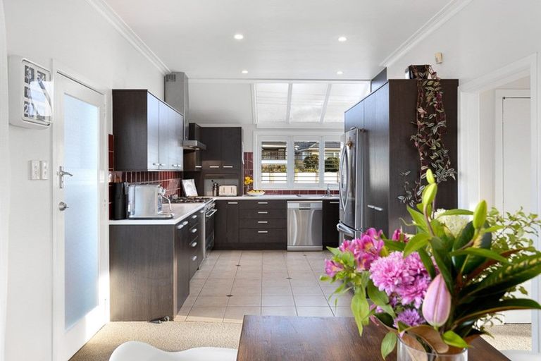 Photo of property in 5 Humphrey Kemp Avenue, Henderson, Auckland, 0612