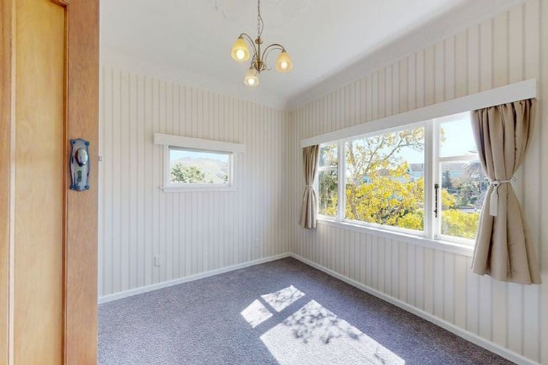 Photo of property in 168 The Ridgeway, Mornington, Wellington, 6021