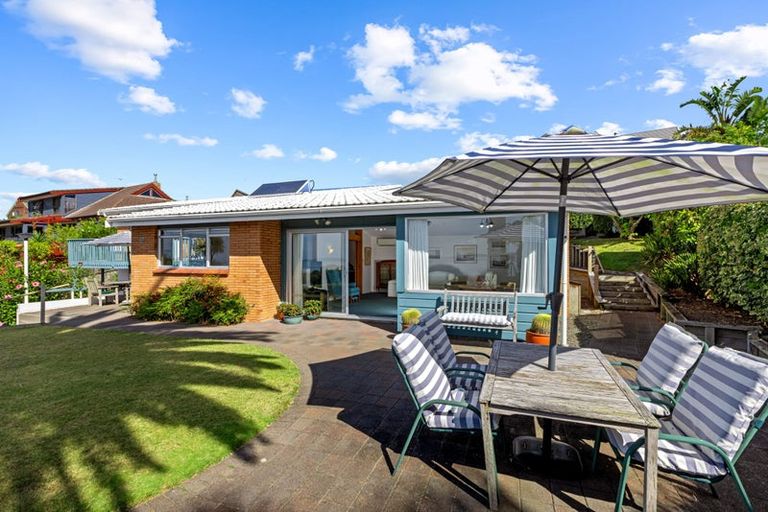 Photo of property in 30 Upper Chelverton Drive, Red Beach, 0932