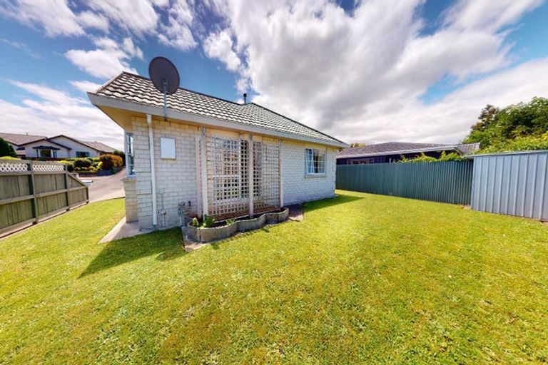 Photo of property in 8 Holly Court, Palmerston North, 4410