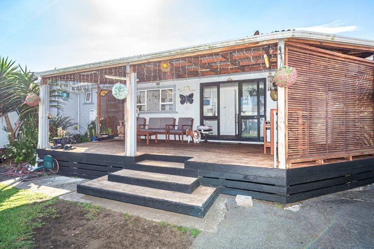 Photo of property in 51 Thatcher Street, Castlecliff, Whanganui, 4501