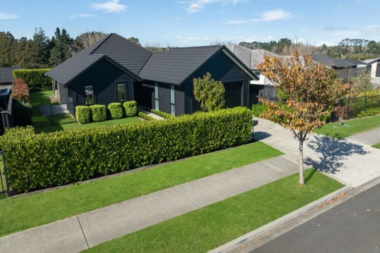 Photo of property in 22 Tauroa Drive, Tuakau, 2121