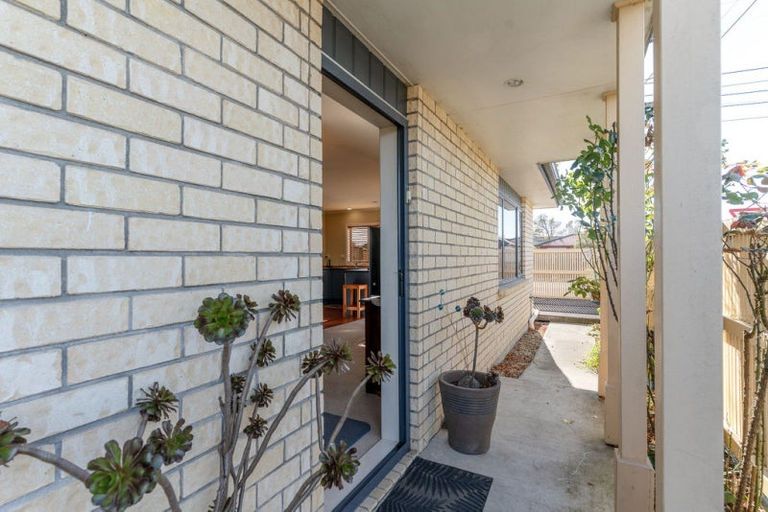 Photo of property in 2 Garrison Street, Carterton, 5713