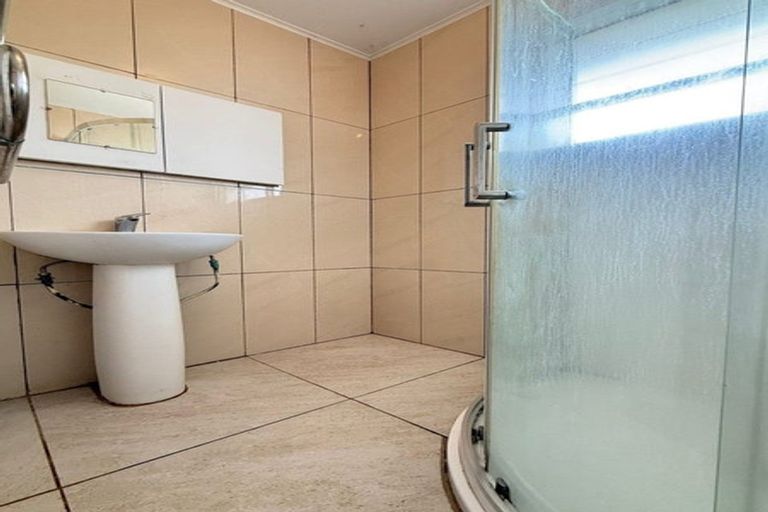 Photo of property in 52 Seymour Road, Sunnyvale, Auckland, 0612