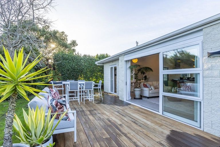 Photo of property in 301 Te Moana Road, Waikanae, 5036