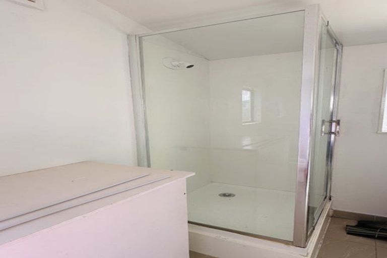 Photo of property in 2/2 Kelvin Road, Papakura, 2110