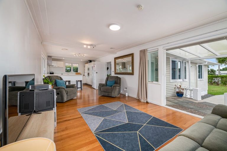 Photo of property in 13 Peachgrove Road, Te Atatu Peninsula, Auckland, 0610