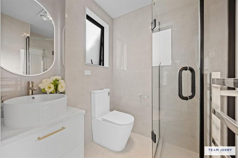 Photo of property in 37a Crestview Rise, Papakura, 2110