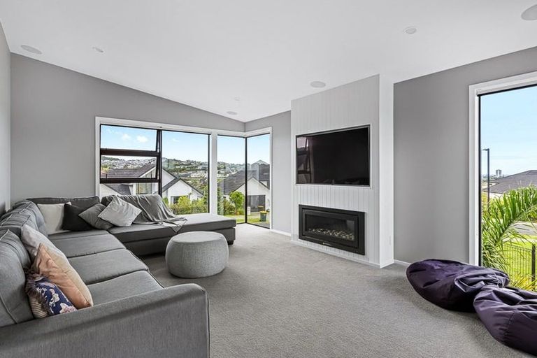 Photo of property in 46 Maka Terrace, Orewa, 0931