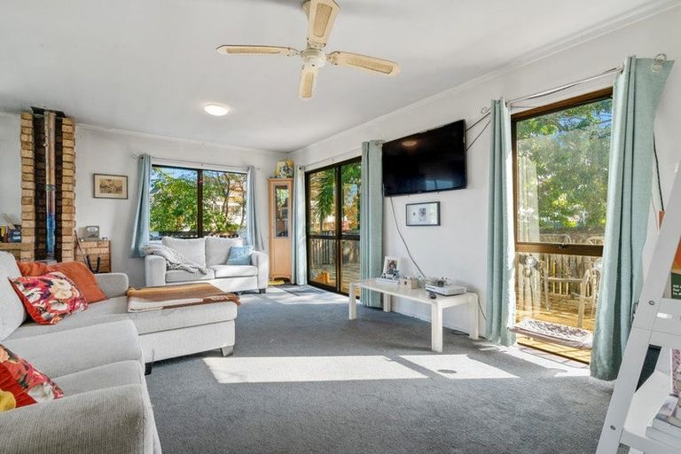 Photo of property in 12 Lendenfeld Drive, Papatoetoe, Auckland, 2025