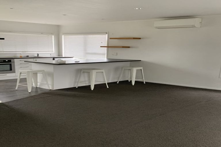 Photo of property in 1/11 Ballater Place, Highland Park, Auckland, 2010