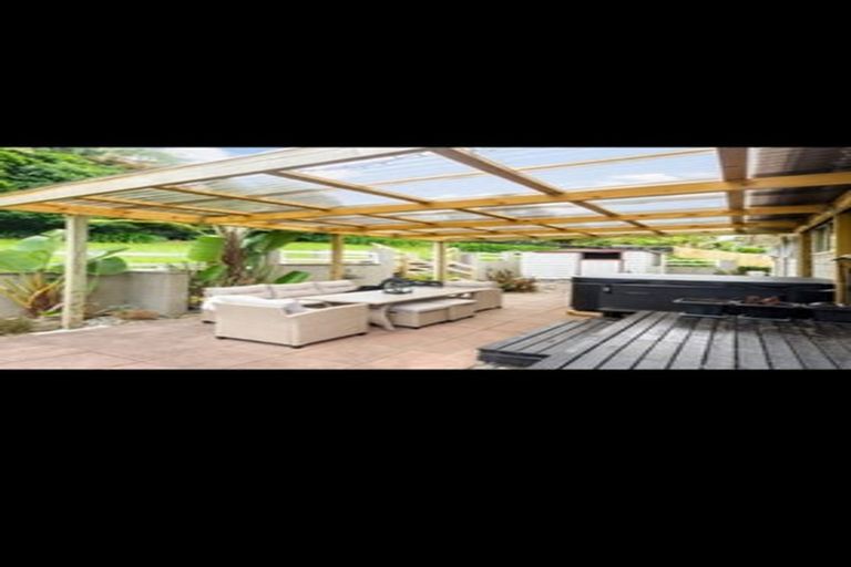 Photo of property in 16 Glenbervie Crescent, Massey, Auckland, 0614