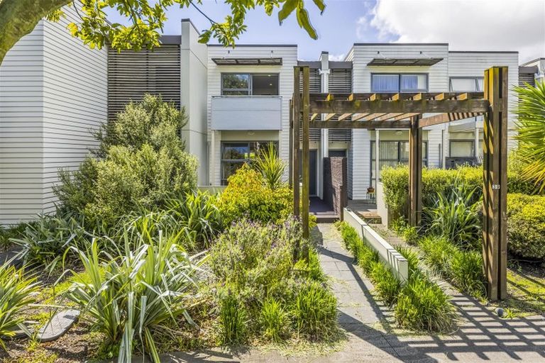 Photo of property in 37 The Track, Takanini, 2112