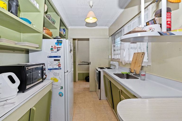 Photo of property in 84a Royal View Road, Te Atatu South, Auckland, 0610