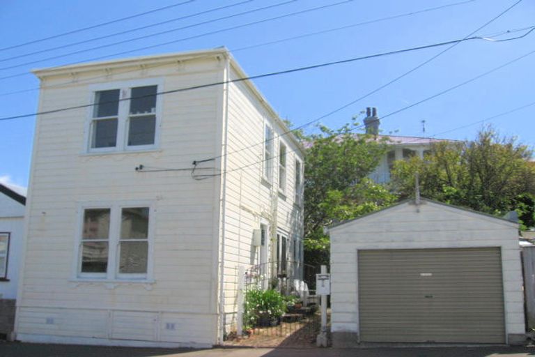 Photo of property in 2 Howard Street, Mount Cook, Wellington, 6021