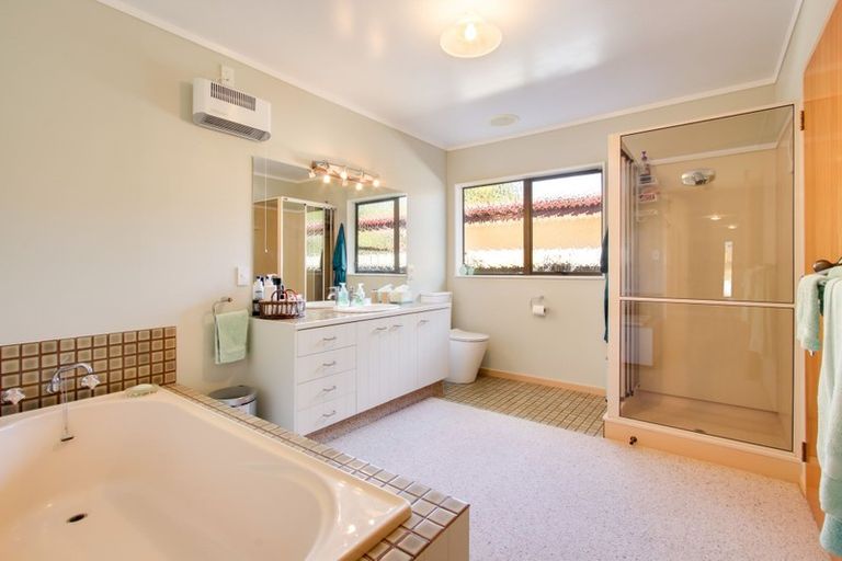 Photo of property in 1/100 Avondale Road, Taradale, Napier, 4112
