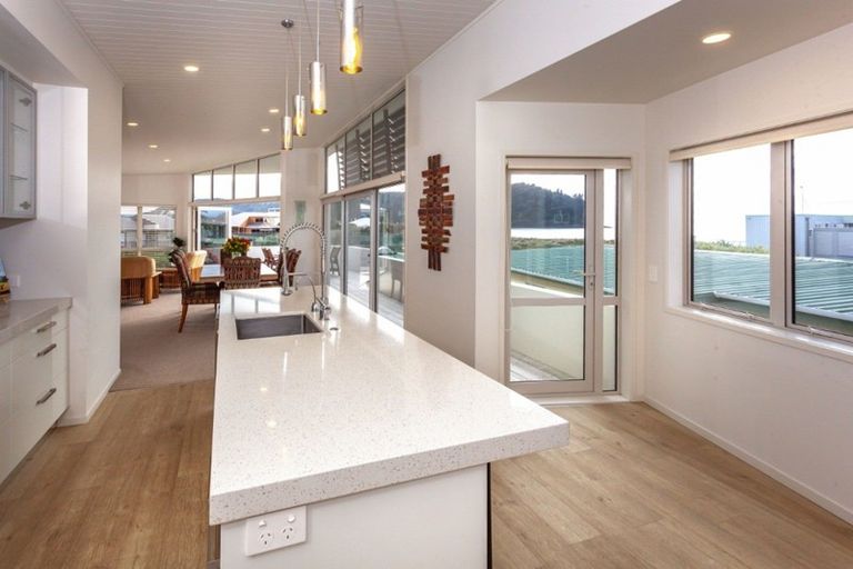 Photo of property in 218a Beverley Terrace, Whangamata, 3620