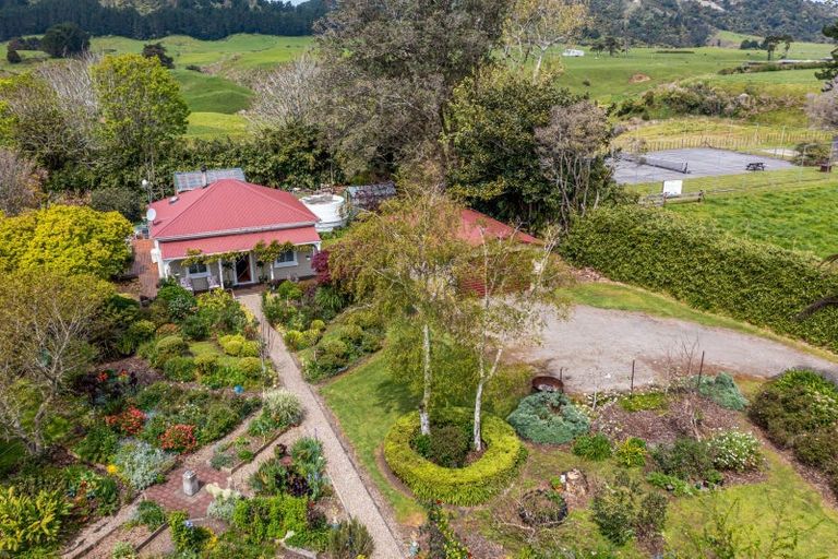 Photo of property in 840 Pukearuhe Road, Waiiti, Urenui, 4377