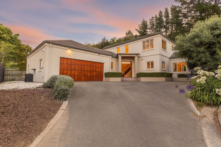 Photo of property in 16 Basil Place, Mount Pleasant, Christchurch, 8081