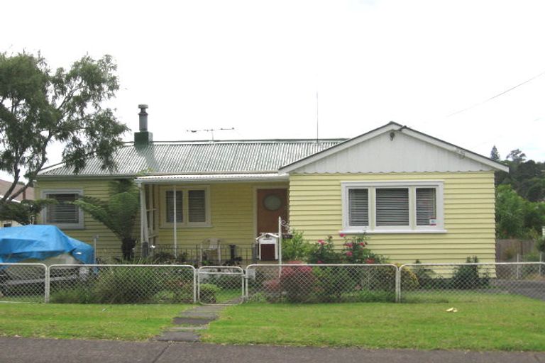 Photo of property in 51 Derwent Crescent, Titirangi, Auckland, 0604