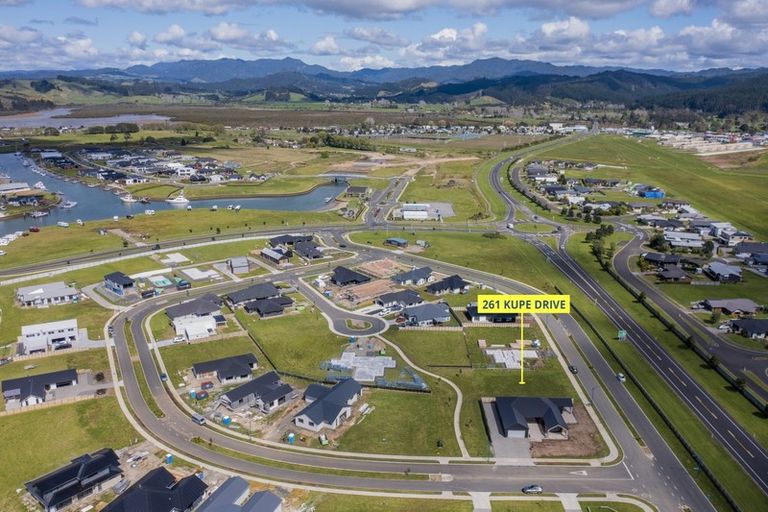 Photo of property in 261 Kupe Drive, Whitianga, 3510