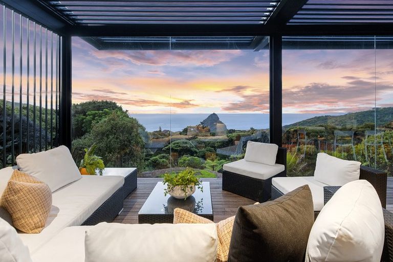 Photo of property in 124a Seaview Road, Piha, New Lynn, 0772