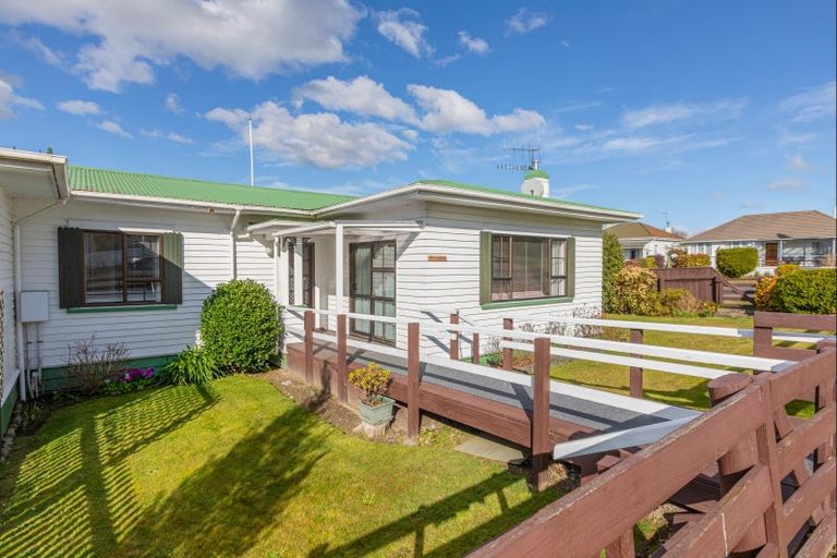 Photo of property in 16 Wallace Road, Waipukurau, 4200
