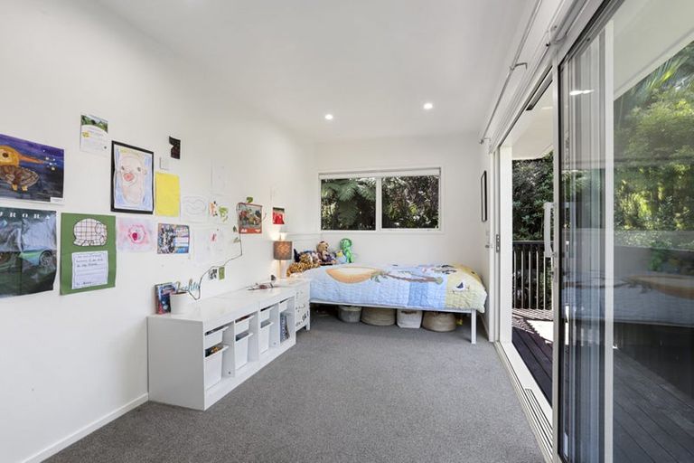 Photo of property in 35 Takahe Road, Titirangi, Auckland, 0604