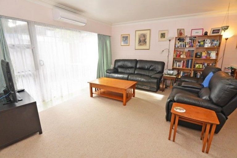 Photo of property in 1/8 Pamela Place, New Lynn, Auckland, 0600