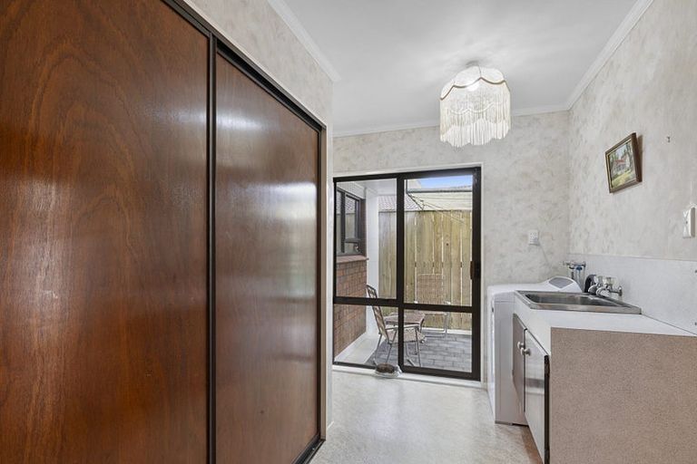 Photo of property in 9 Boulevard Drive, Merrilands, New Plymouth, 4312