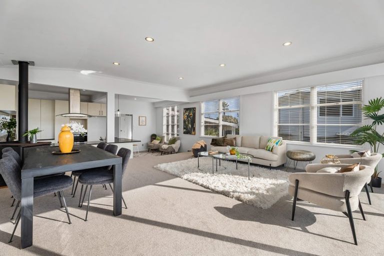 Photo of property in 90 Sandspit Road, Shelly Park, Auckland, 2014