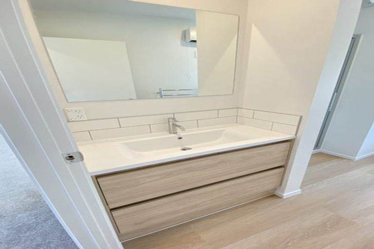 Photo of property in 119b Lynn Road, Bayview, Auckland, 0629