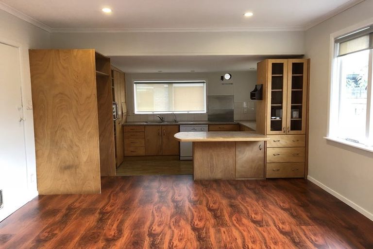 Photo of property in 2 Kervil Avenue, Te Atatu Peninsula, Auckland, 0610