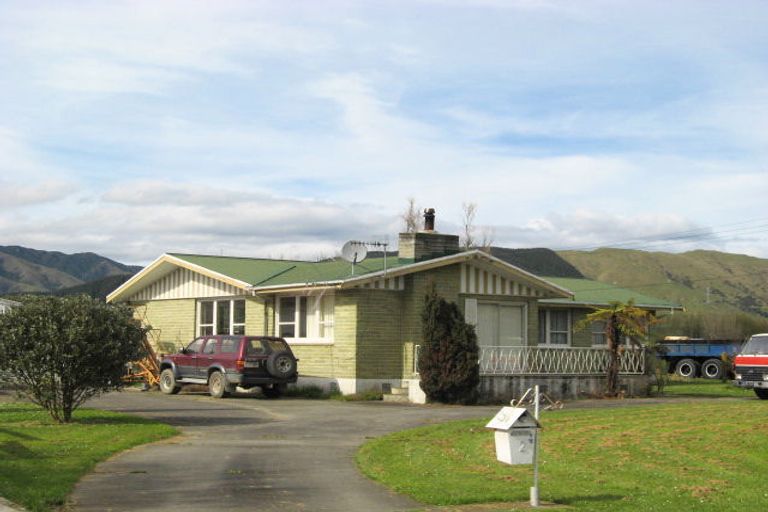 Photo of property in 2-4 Minnie Street, Shannon, 4821