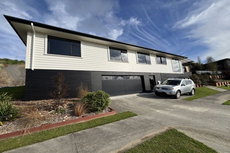 Photo of property in 123 Cashmere Drive, Fitzherbert, Palmerston North, 4410