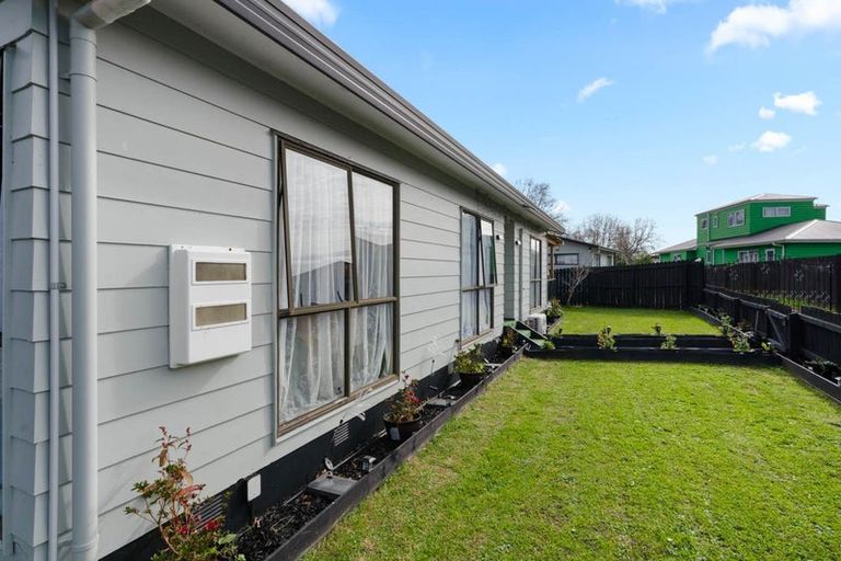 Photo of property in 1/11 Blackgate Place, Weymouth, Auckland, 2103