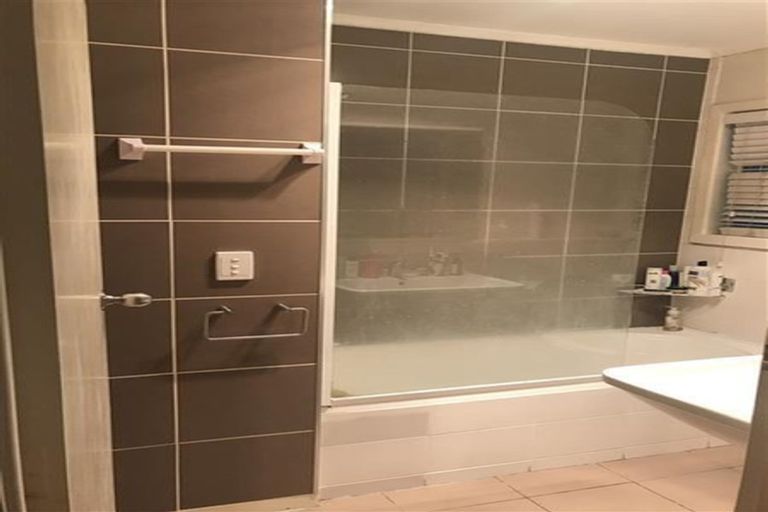 Photo of property in 1/23 Forrest Hill Road, Milford, Auckland, 0620