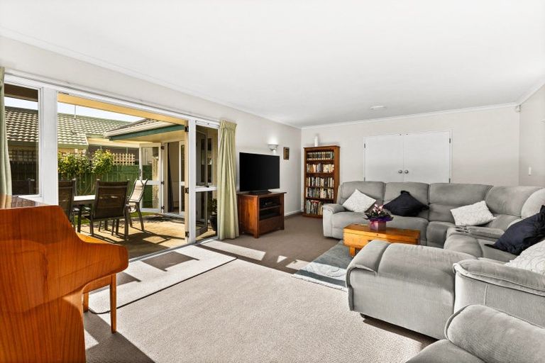 Photo of property in 9 Gresham Place, Taradale, Napier, 4112