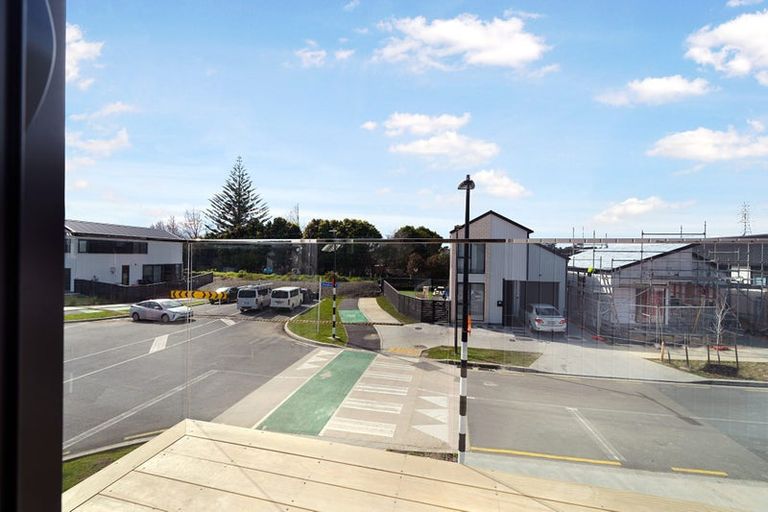 Photo of property in 37 Paretao Street, Massey, 0614