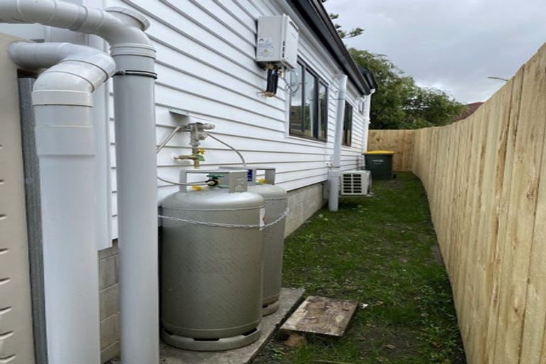 Photo of property in 15 Kiernan Place, Kelston, Auckland, 0602