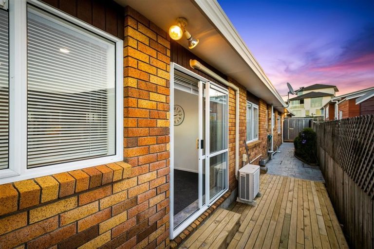 Photo of property in 2/86 Don Buck Road, Massey, Auckland, 0614
