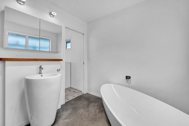 Photo of property in 2 Mercade Close, Stratford, 4332