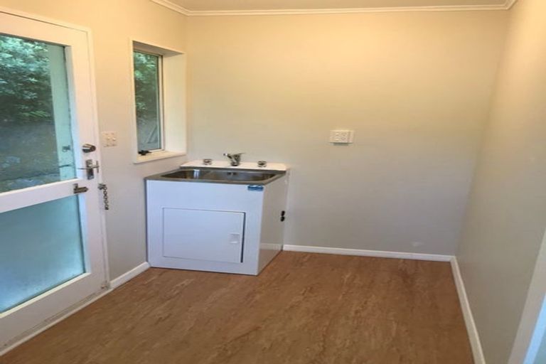 Photo of property in 26 Batchelor Street, Newlands, Wellington, 6037