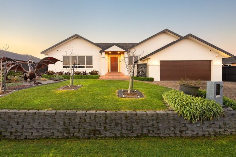 Photo of property in 17 Strathconnan Court, Rototuna, Hamilton, 3210